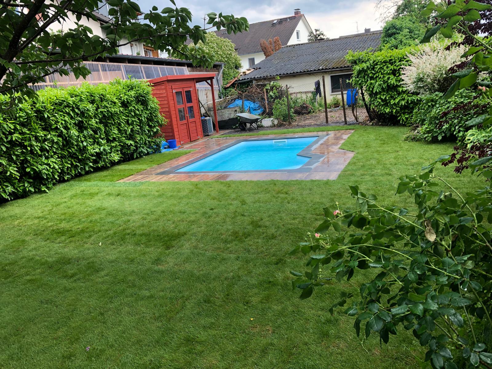 Gartenanlage mit Pool